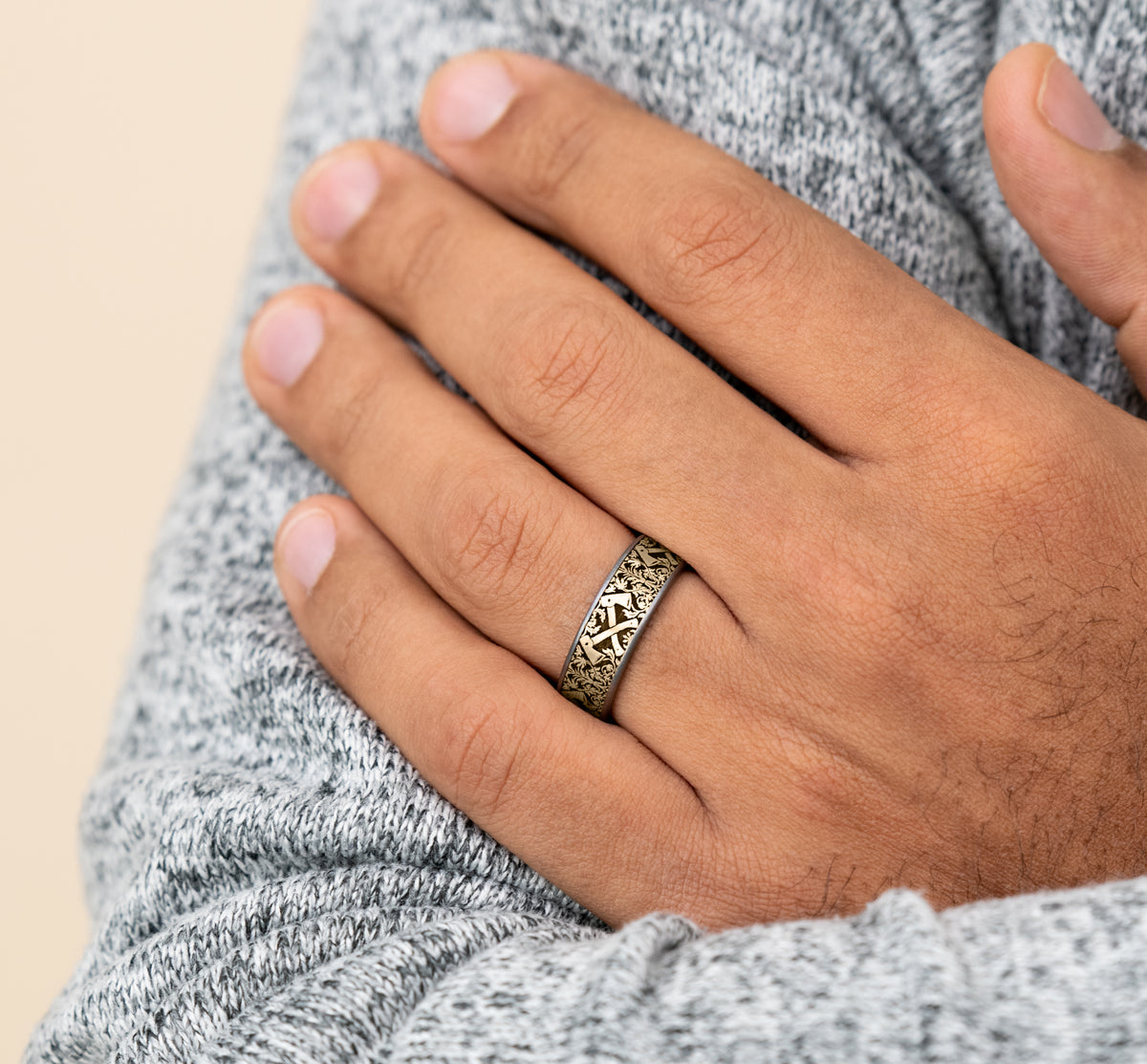 THE HOTSHOT - Grey Tantalum / 14K Yellow Gold - image 5