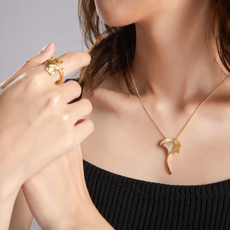 Three-stone trellis ring