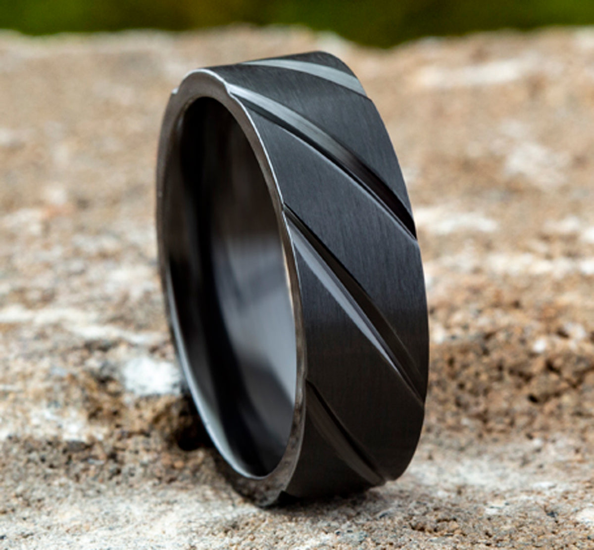 THE DAGGER - Black Titanium - image 4