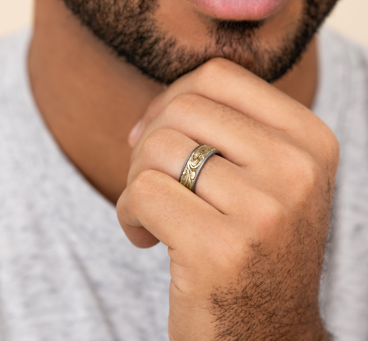 THE BARREL SCRIPT - Grey Tantalum / 14K Yellow Gold - image 5