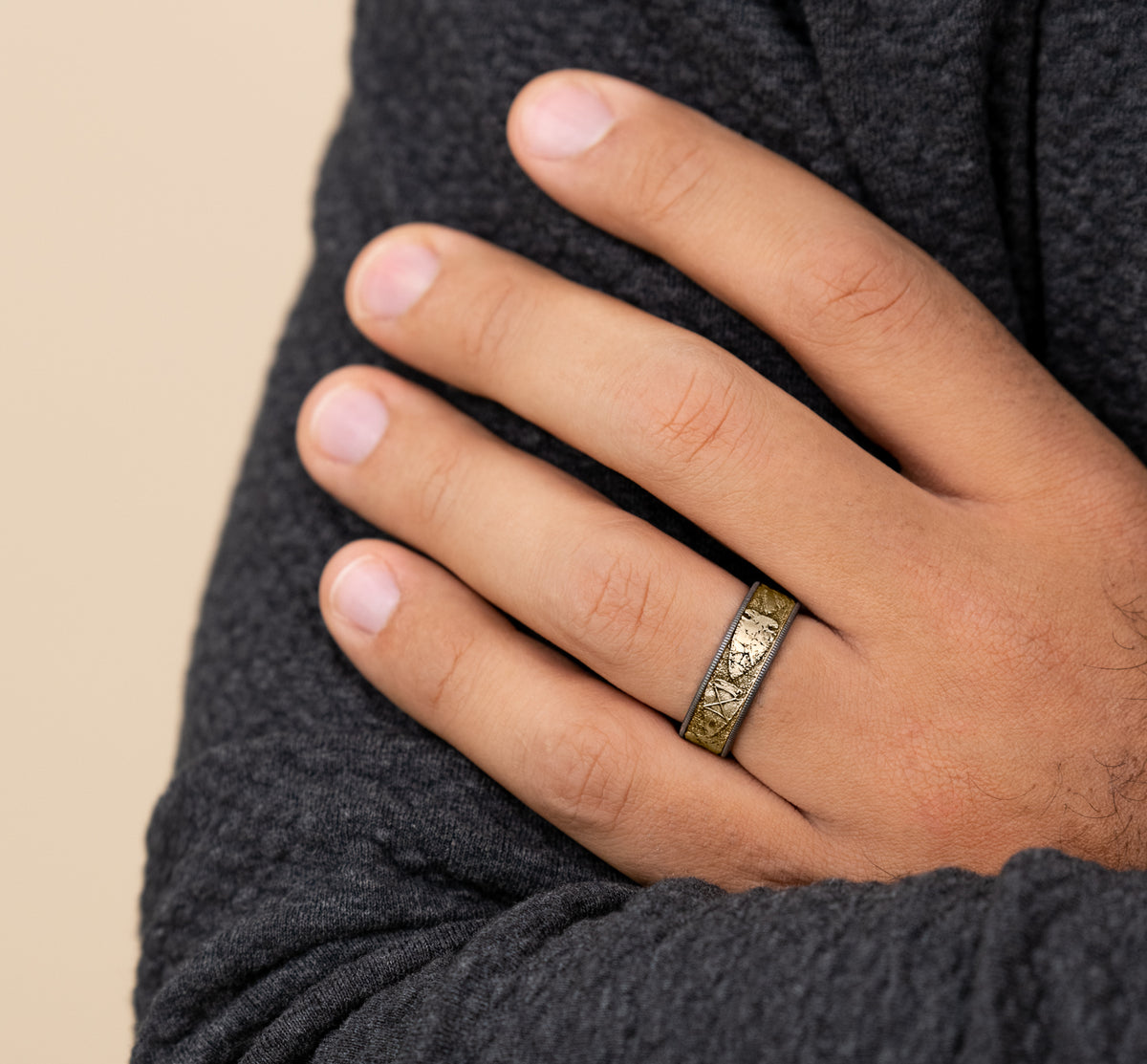 THE ARROWHEAD - Grey Tantalum / 14K Yellow Gold - image 5