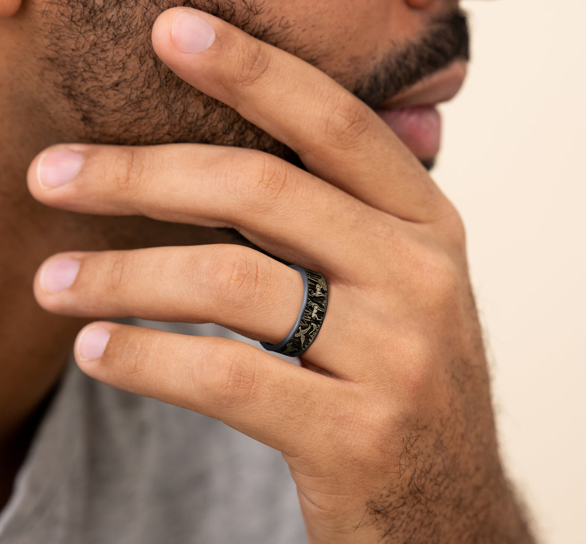 THE HUNTSMAN - Grey Tantalum / 14K Yellow Gold - image 5